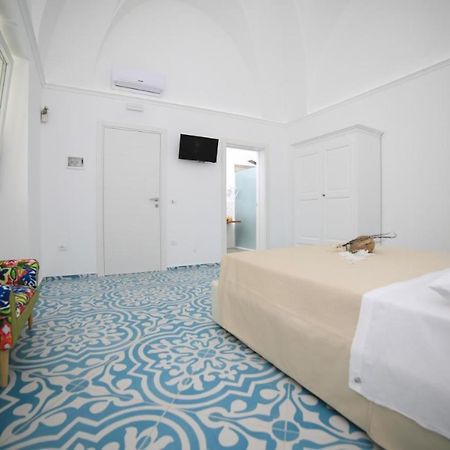 White Aurora Rooms Порто-Чезарео Екстер'єр фото