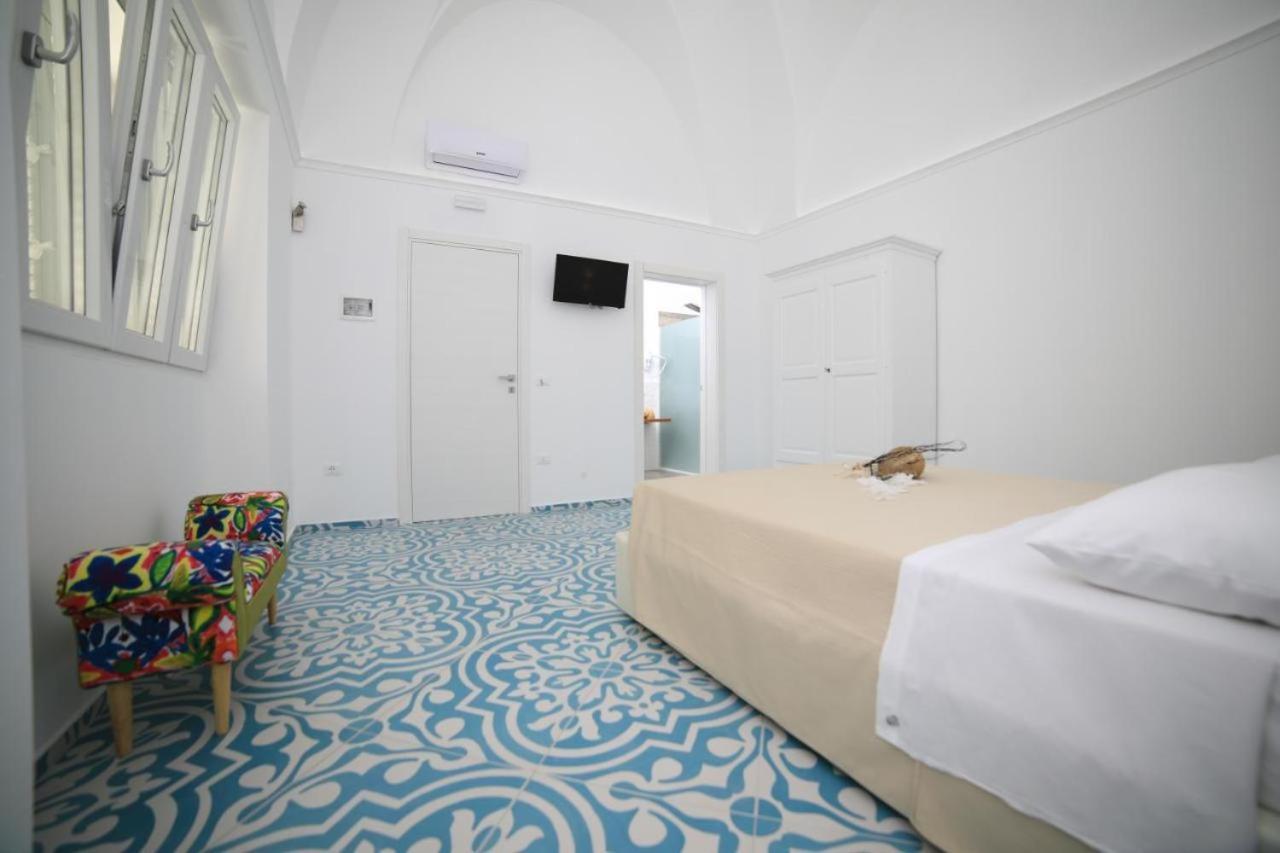 White Aurora Rooms Порто-Чезарео Екстер'єр фото